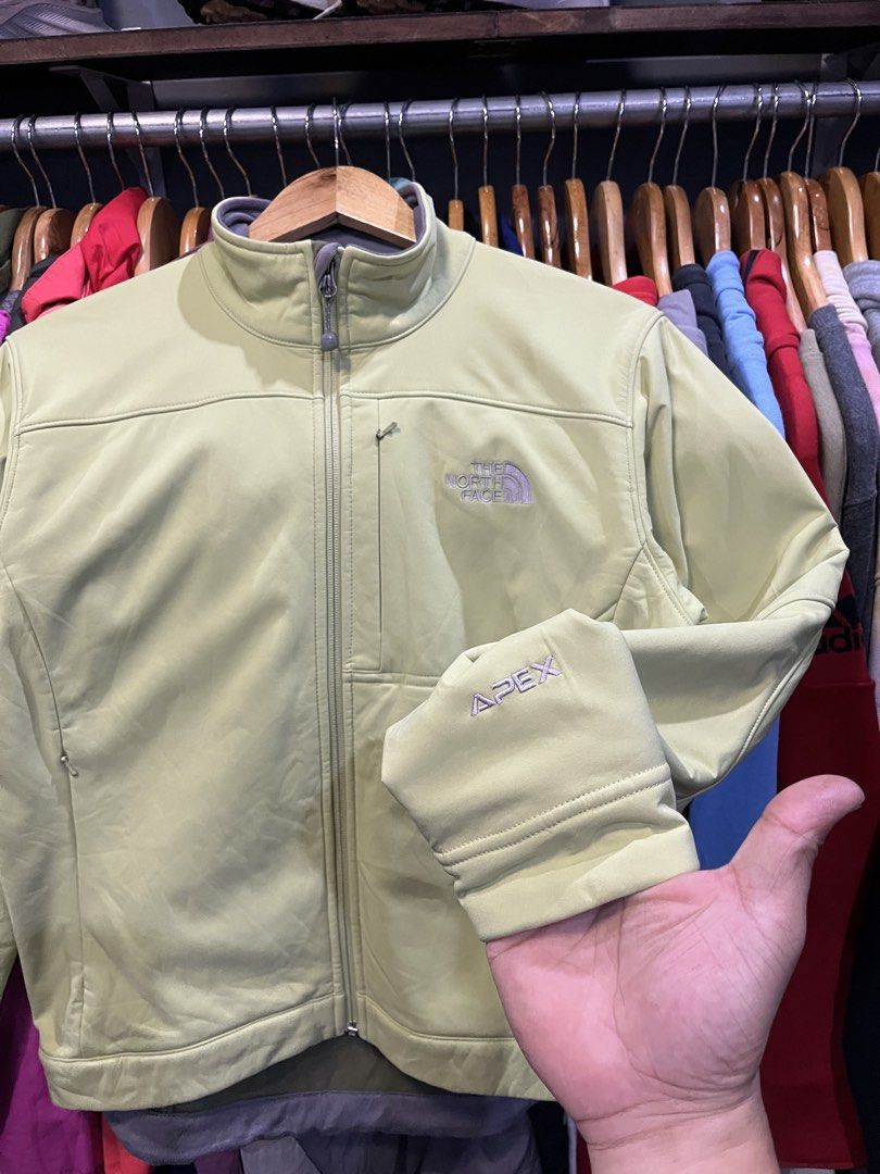 T H E N O R T H F A C E Apex Bionic Softshell Jacket (Category: Coats, Jackets and Outerwear) located in Baliuag. Submitted by TOCThrift (Listing ID 1470711129, Image 3). Description: T H E N O R T H F A C E Apex Bionic Softshell Jacket Size M on tag (womens) 19.5 width x 24 Length M-L womens fit Apple green color (di makuha actual color) mas maganda sa personal pwede pang lamig Excellent Condition No issue 880 + SF Baliwag, Bulacan.