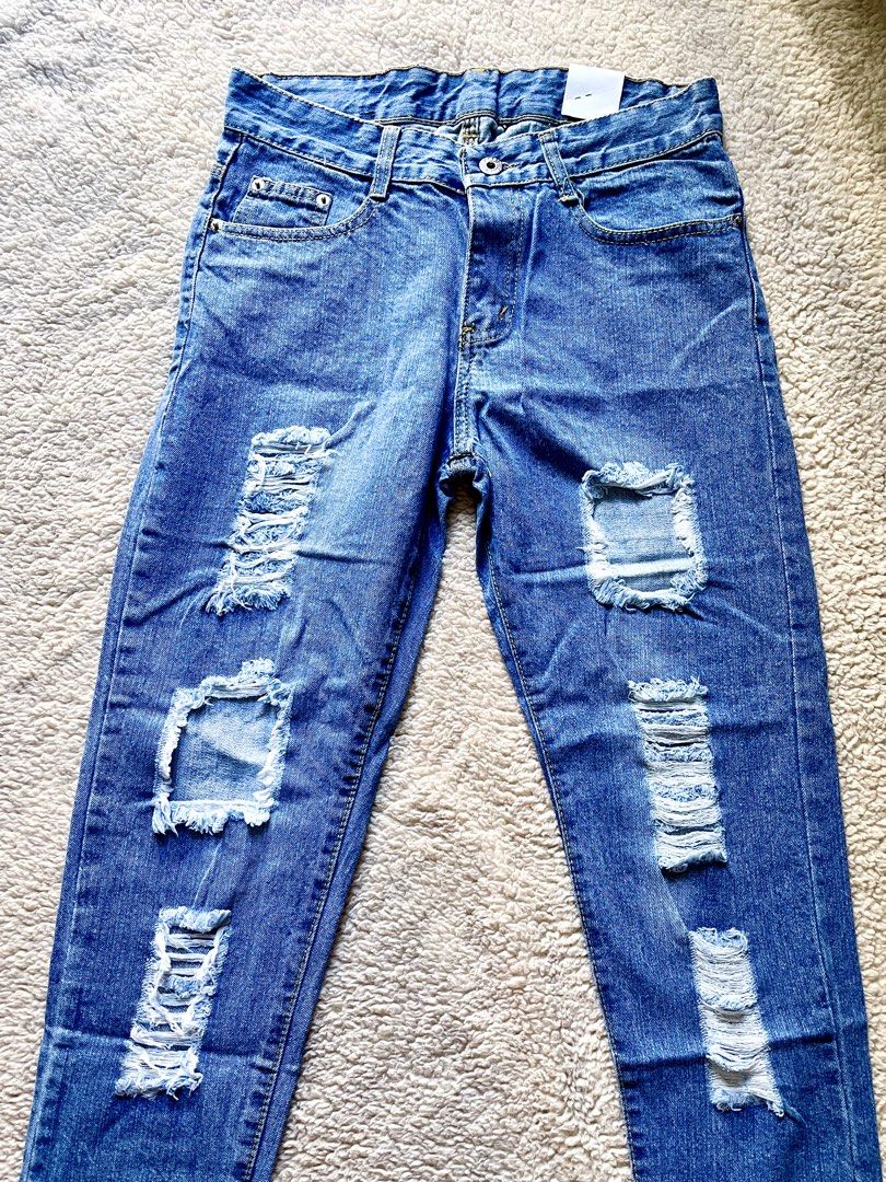 TATTERED JEANS FOR WOMEN (Category: Jeans) located in Pasig City. Submitted by sm_thehouseoftrends. (Listing ID 1470573548, Image 2). Description: Brandnew! Tattered Pants Quality! Available sizes 26-28 waistline Pm Loc: Pasig.