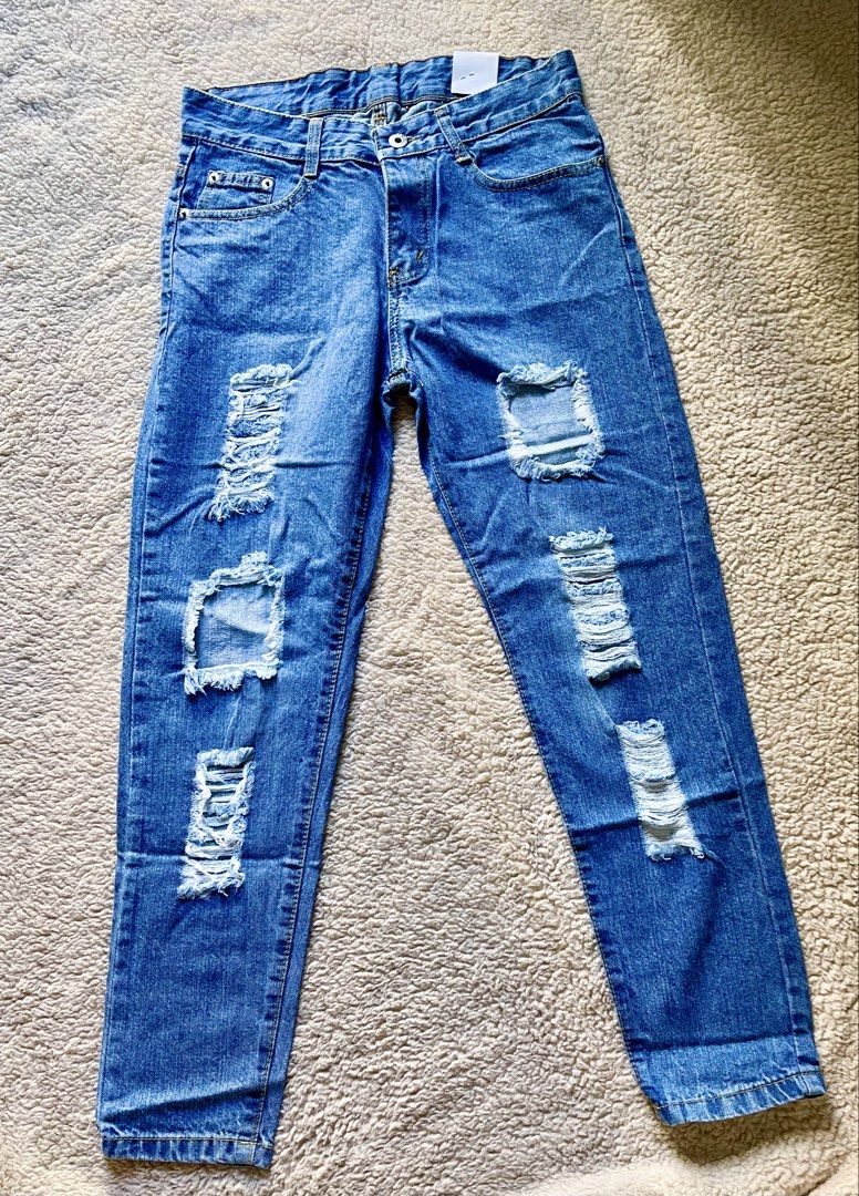 TATTERED JEANS FOR WOMEN (Category: Jeans) located in Pasig City. Submitted by sm_thehouseoftrends. (Listing ID 1470573548, Image 1). Description: Brandnew! Tattered Pants Quality! Available sizes 26-28 waistline Pm Loc: Pasig.