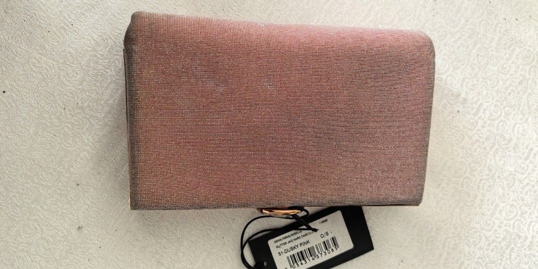 Ted baker chain party bag pink (Category: Cross-body Bags) located in Tuguegarao City. Submitted by zenphoenix-7ad615 (Listing ID 1470574134, Image 1). Description: Brand new pero may signs of dirt Please see pictures Sale Fits cellphone 8 BY 5 inches.