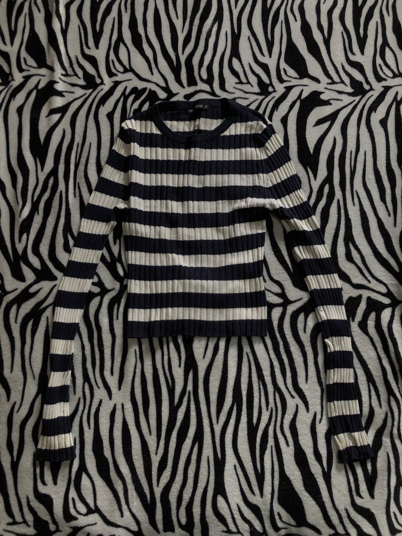 Terranova Stripe Longsleeves (Category: Longsleeves) located in Muntinlupa City. Submitted by ksclocollection (Listing ID 1470573824, Image 1). Description: knitted longsleeve small on 🏷️ but fit to xs to small.