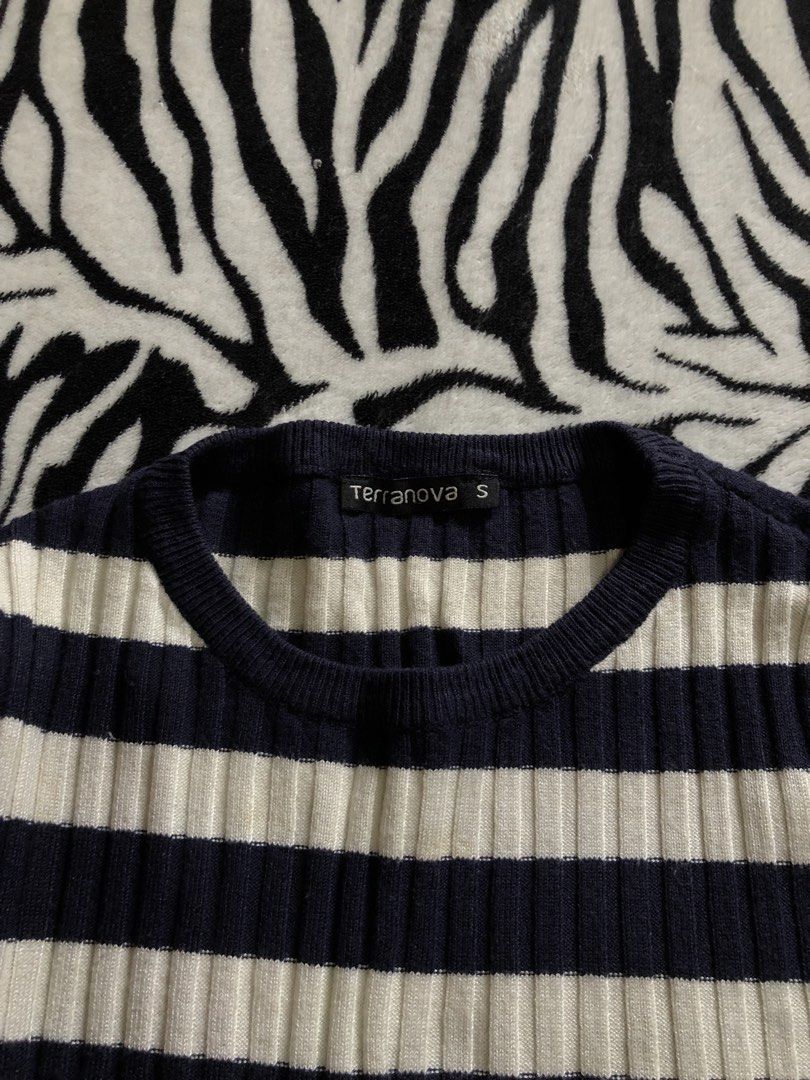 Terranova Stripe Longsleeves (Category: Longsleeves) located in Muntinlupa City. Submitted by ksclocollection (Listing ID 1470573824, Image 2). Description: knitted longsleeve small on 🏷️ but fit to xs to small.