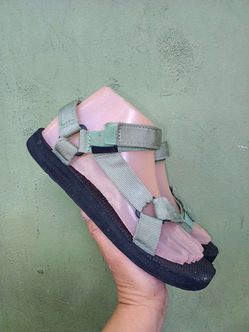 Teva (Category: Flats & Sandals) located in General Santos City (Dadiangas). Submitted by ukayonlineshoppe (Listing ID 1470631738, Image 3). Description: excellent condition.