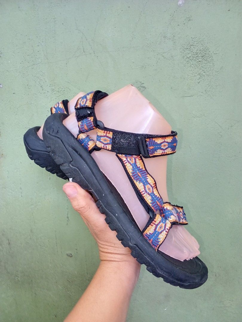 Teva hurricane XLT2 M (Category: Flats & Sandals) located in General Santos City (Dadiangas). Submitted by ukayonlineshoppe (Listing ID 1470632617, Image 3). Description: 9/10 condition original.