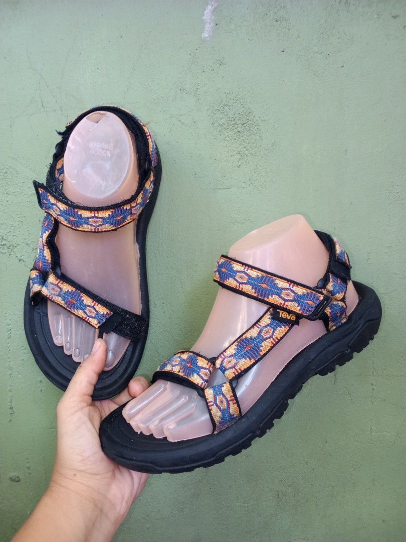 Teva hurricane XLT2 M (Category: Flats & Sandals) located in General Santos City (Dadiangas). Submitted by ukayonlineshoppe (Listing ID 1470632617, Image 1). Description: 9/10 condition original.