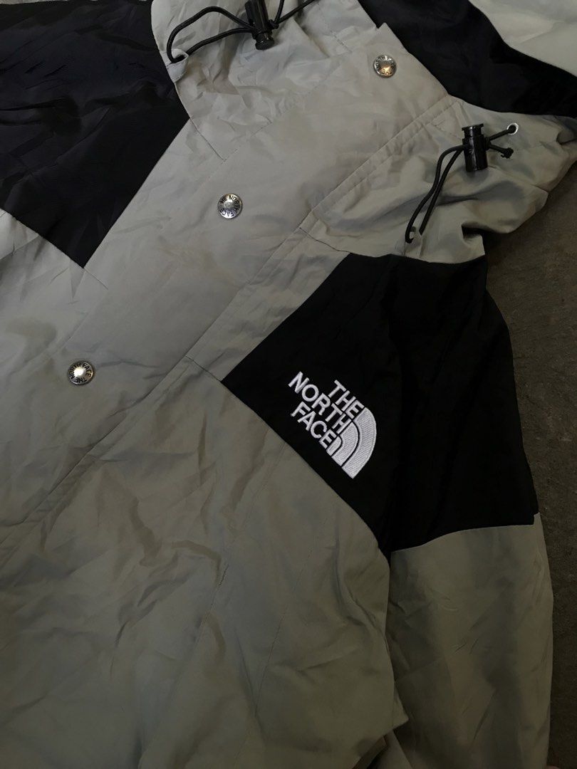 The North Face (Category: Coats, Jackets and Outerwear) located in Iriga City. Submitted by thrift_dshph (Listing ID 1470648398, Image 3). Description: The North Face Goretex 2 tone (Black & Green) Size: M on tag (23x27) Like new condition Complete tags Authentic Non issue.