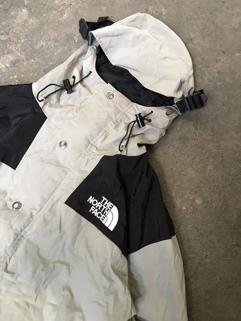 The North Face (Category: Coats, Jackets and Outerwear) located in Iriga City. Submitted by thrift_dshph (Listing ID 1470648398, Image 2). Description: The North Face Goretex 2 tone (Black & Green) Size: M on tag (23x27) Like new condition Complete tags Authentic Non issue.