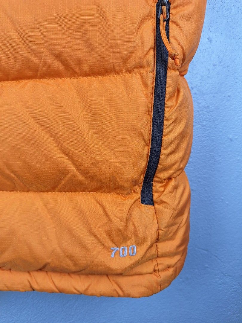 The North Face 700 Down Puffer Vest (Category: Vests) located in Sibulan. Submitted by studioxano (Listing ID 1470650905, Image 3). Description: The North Face 700 Down Puffer Vest -P2,500 + SF Size S Length 27 / Width 21.5 Excellent condi with sign usage need wash (last pic minor issue unnoticebla lower back area) over all presentable Loc: Dumaguete city.