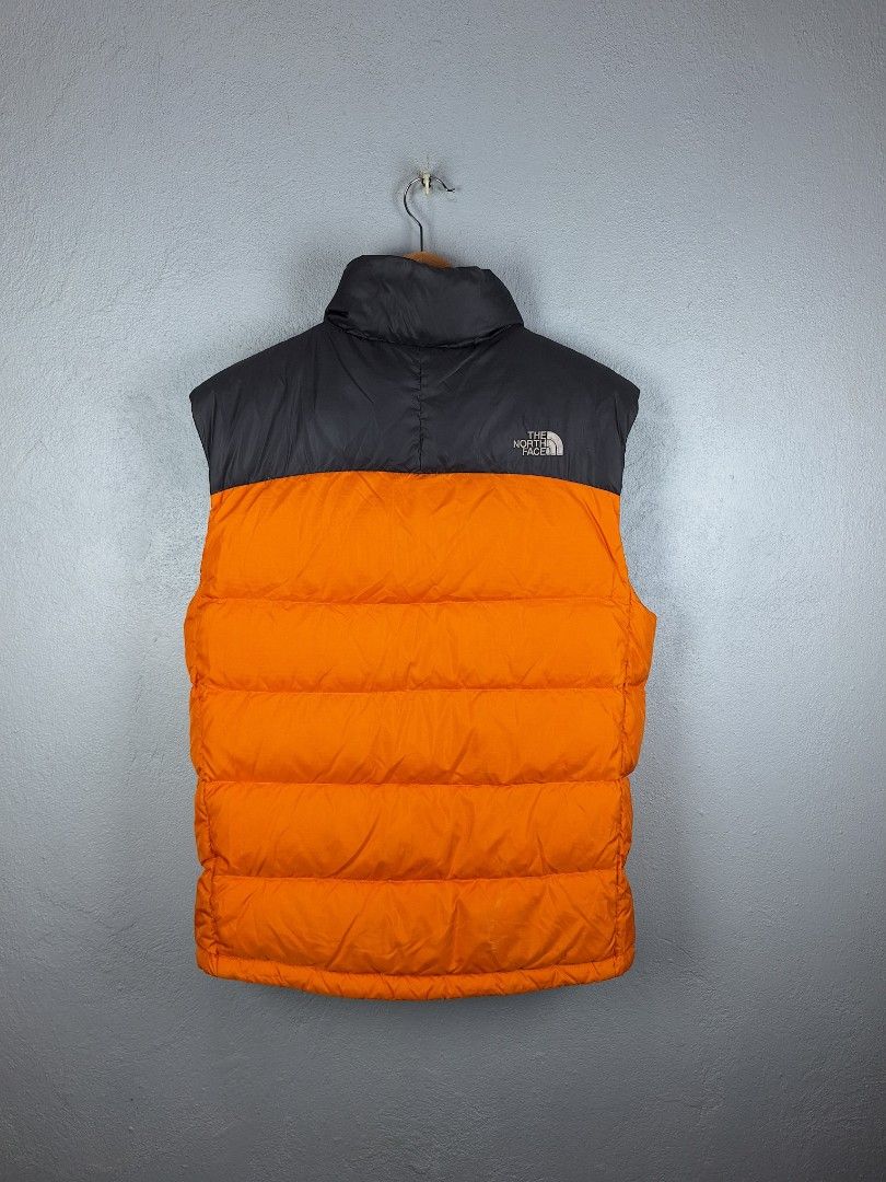 The North Face 700 Down Puffer Vest (Category: Vests) located in Sibulan. Submitted by studioxano (Listing ID 1470650905, Image 2). Description: The North Face 700 Down Puffer Vest -P2,500 + SF Size S Length 27 / Width 21.5 Excellent condi with sign usage need wash (last pic minor issue unnoticebla lower back area) over all presentable Loc: Dumaguete city.