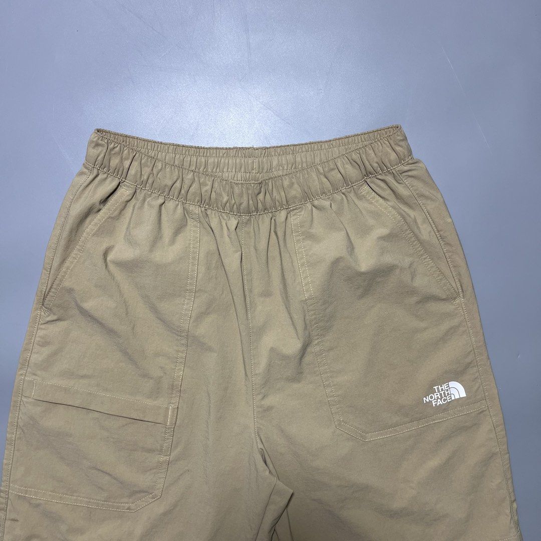 The North Face Flash Dry Nylon Mens Short (Category: Activewear) located in Bacolod City. Submitted by marmanj (Listing ID 1470662698, Image 3). Description: ♻️ The North Face Flash Dry Nylon Mens Short •Original - Complete tags •Excellent condition •Size: Small to Medium ( XL youth on tag ) •Waistline: 26-32” •Length: 18.5” •Leg Opening : 10.5” •Color: Khaki •Color rate: 10/10 •3 pockets on front •No cracks on Print •flaws: Small Stain only - Ne