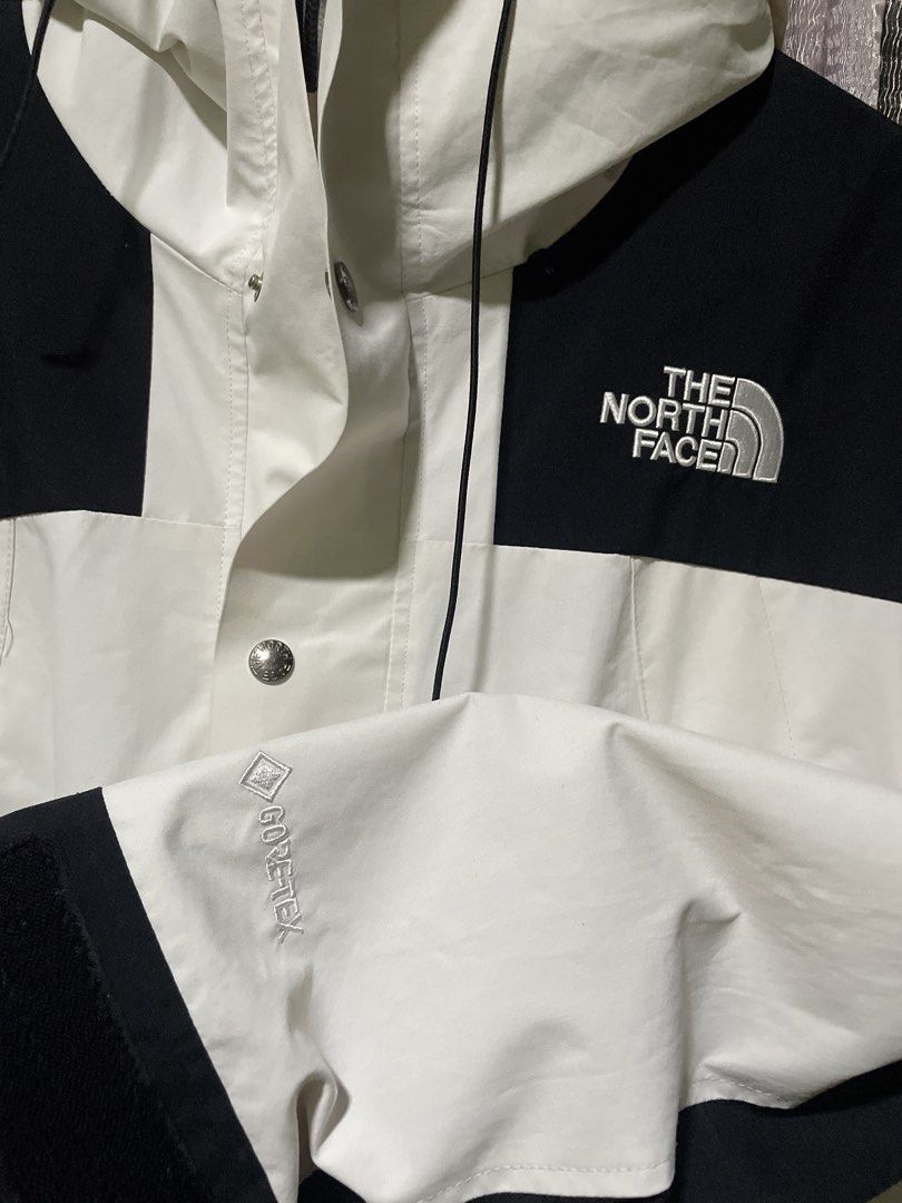 The North Face Gore-Tex Mountain Jacket White Black (Category: Coats, Jackets and Outerwear) located in San Fernando. Submitted by theglobalgoods (Listing ID 1470696078, Image 2). Description: - Brand: The North Face - Color: White and Black - Size: Large (Regular fit) - Material/Tech: Gore-Tex waterproof technology - Features: Hooded with adjustable drawstrings, front zipper with snap button storm flap - Details: Embroidered chest logo and sleev
