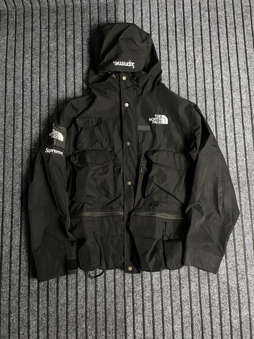 The North Face x Supreme - SS20 Cargo Jacket (Category: Coats, Jackets and Outerwear) located in Puerto Princesa. Submitted by palawan.swagdealer (Listing ID 1470724882, Image 2). Description: All details are provided Kindly check each photo No major flaws In very good - excellent condition Total pockets: 10 Kindly LC for yourself Double check before buying.