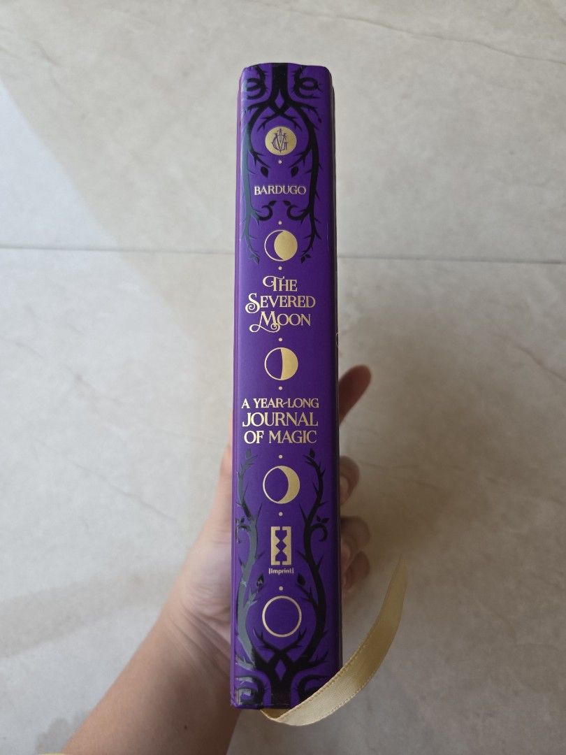 The Severed Moon (Category: Storybooks) located in Cebu City. Submitted by samshine.crfts (Listing ID 1470642613, Image 3). Description: LAST PRICE Condition in pictures Loc: Lapu-lapu city Cebu Mod: Jnt, or maxim for areas within metro Cebu Mop: Gcash/BPI.