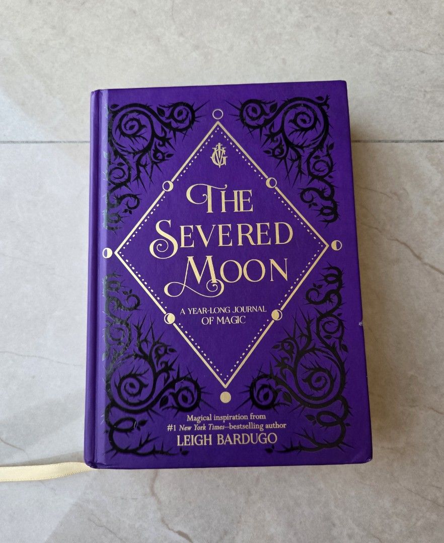 The Severed Moon (Category: Storybooks) located in Cebu City. Submitted by samshine.crfts (Listing ID 1470642613, Image 1). Description: LAST PRICE Condition in pictures Loc: Lapu-lapu city Cebu Mod: Jnt, or maxim for areas within metro Cebu Mop: Gcash/BPI.