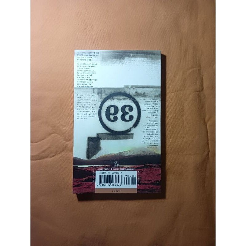 The Thirty-Nine Steps by John Buchan (Category: Storybooks) located in La Carlota. Submitted by brightdragon_891870 (Listing ID 1470640534, Image 2). Description: On a dull London afternoon, Richard Hannay gets caught up quite suddenly in a situation of extreme danger. Before he knows what is happening he is the obvious suspect for a murder committed in his own flat, and has to go on the run to his native Scotland. Note: This is a used book - As 