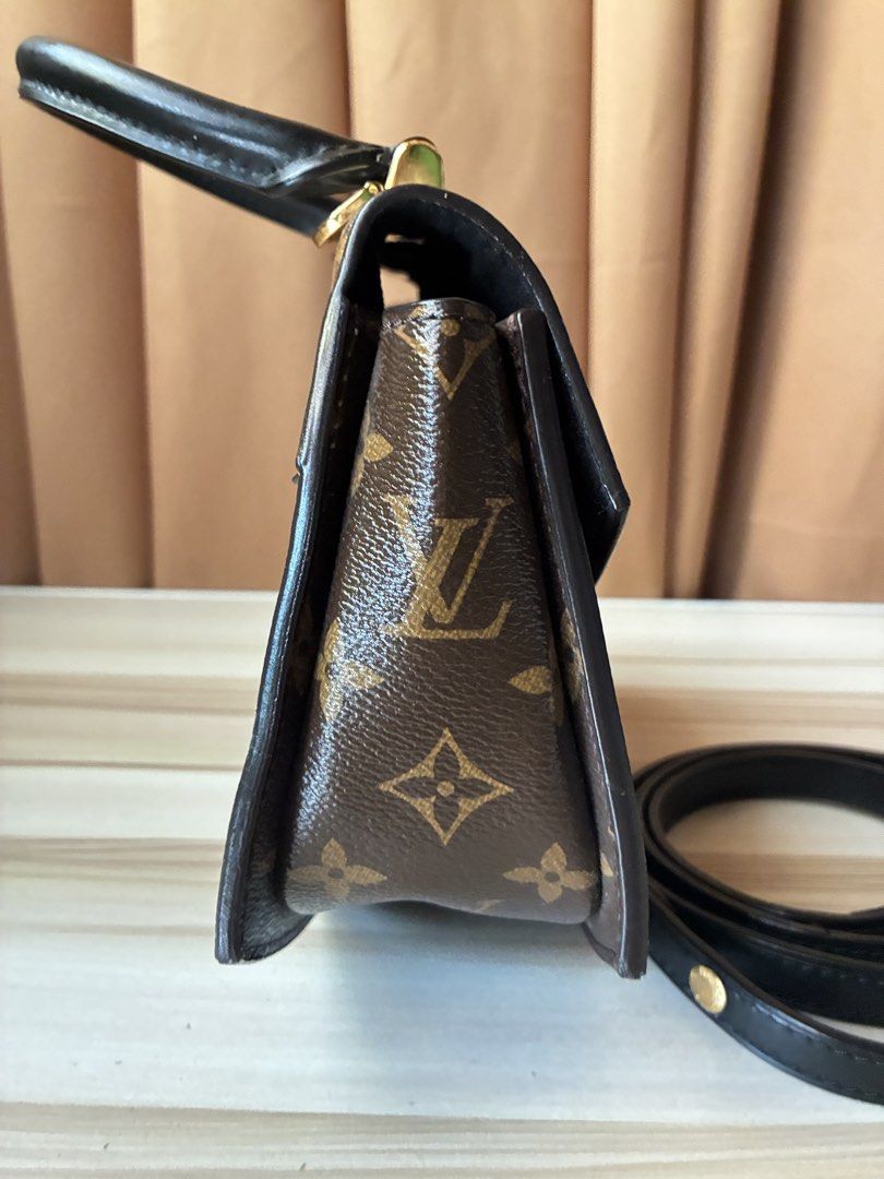 Tillsitt 2tone (Category: Luxury Bags & Wallets) located in Manila. Submitted by finders_keepers651 (Listing ID 1470733410, Image 3). Description: .