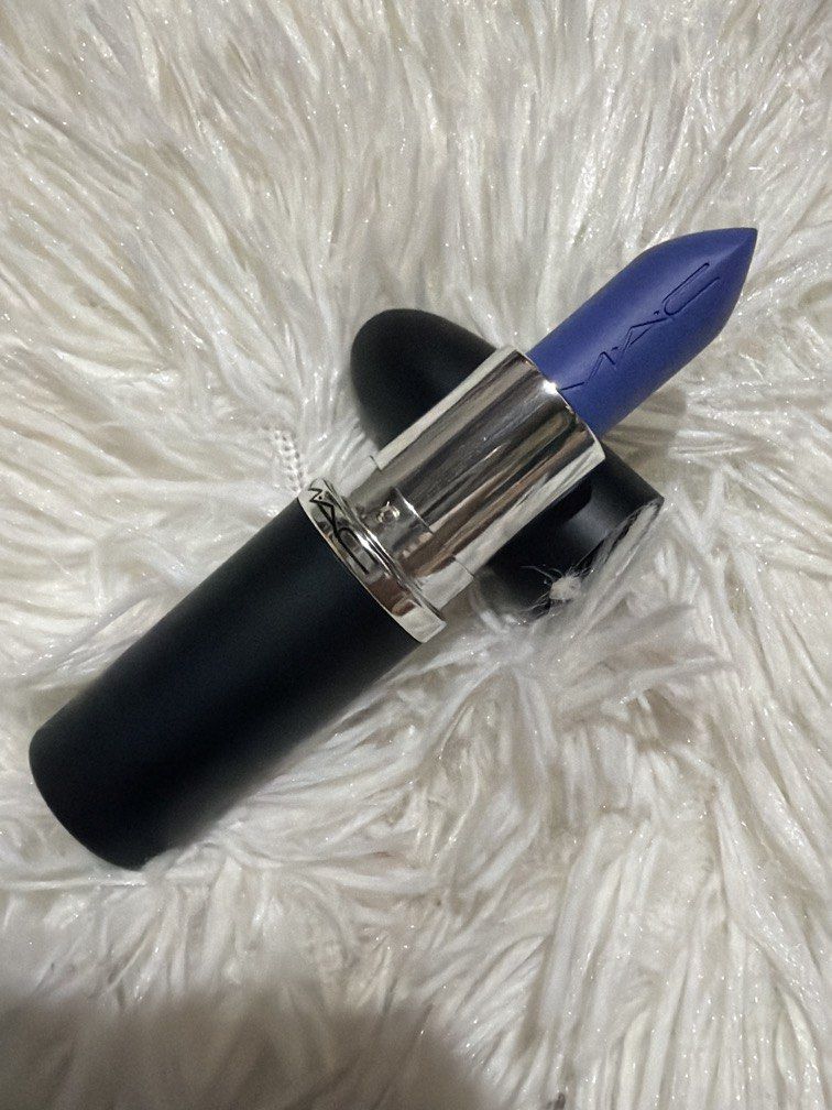 TILTED DENIM MACXIMAL SLEEK SATIN LIPSTICK (Category: Makeup) located in Pugo. Submitted by caztraine (Listing ID 1470687880, Image 2). Description: 6pcs left.