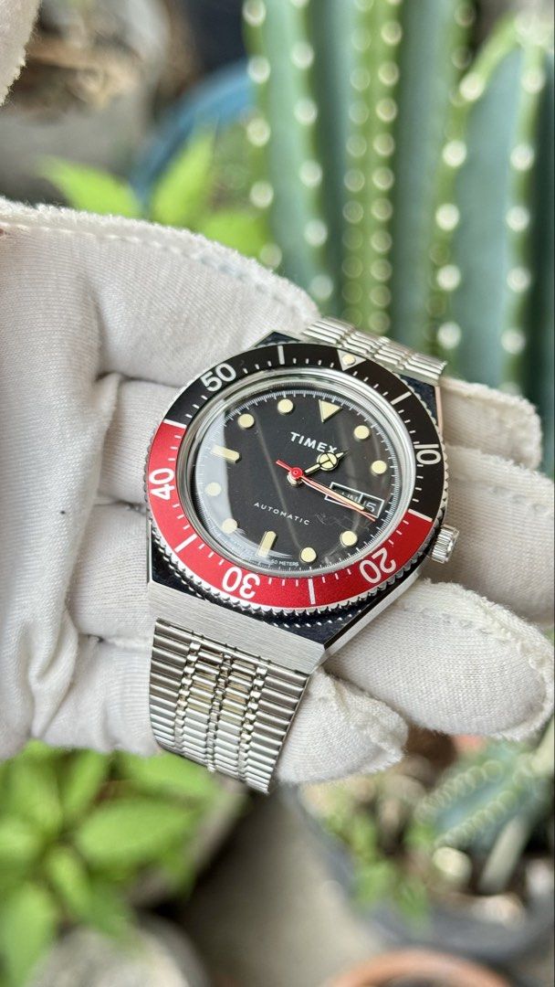 Timex Automatic Vintage Style Diver Watch Red Black (Category: Men's Watches) located in Manila. Submitted by junjun12356 (Listing ID 1470558555, Image 2). Description: - Brand: Timex - Movement: Automatic - Dial: Black with day-date window at 3 o'clock - Bezel: Red and black - Case: Stainless steel with polished finish and clean crystal - Strap: Matching metal mesh bracelet - Condition: Keeps time well, classic vintage look, perfect daily driver