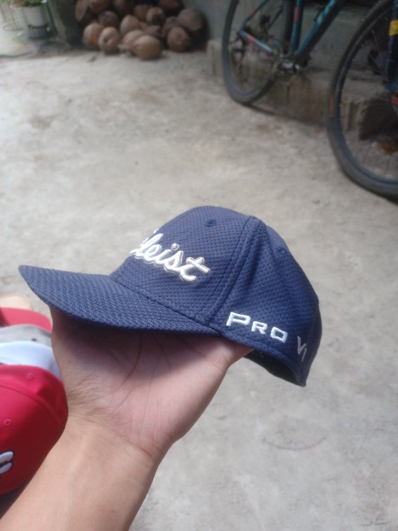 Titleist fifted (Category: Caps & Hats) located in Cauayan City . Submitted by cuzthriftshop (Listing ID 1470669255, Image 2). Description: size L-XL NO ISSUE.