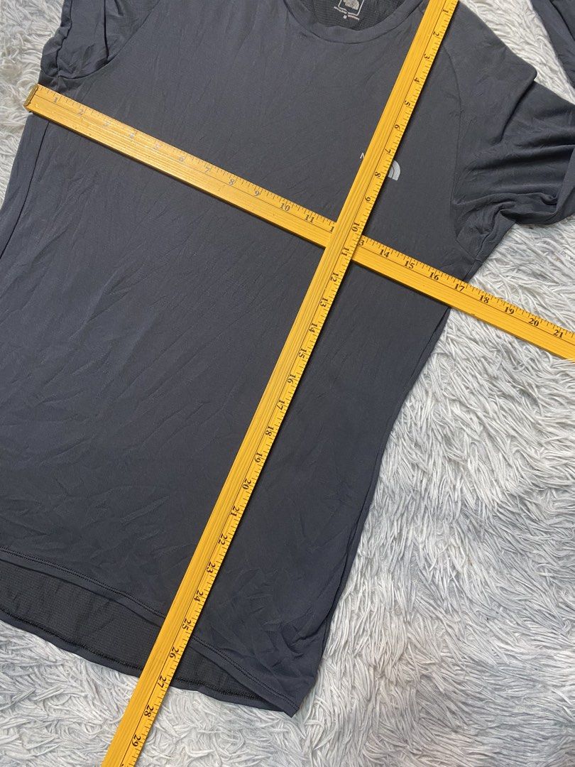TNF Baselayer Long Sleeve (Category: Tshirts & Polo Shirts ) located in Solano. Submitted by solothrifting (Listing ID 1470573810, Image 3). Description: TNF Baselayer Long Sleeve Condition: 9/10 Size on tag: M Measurements in photos.