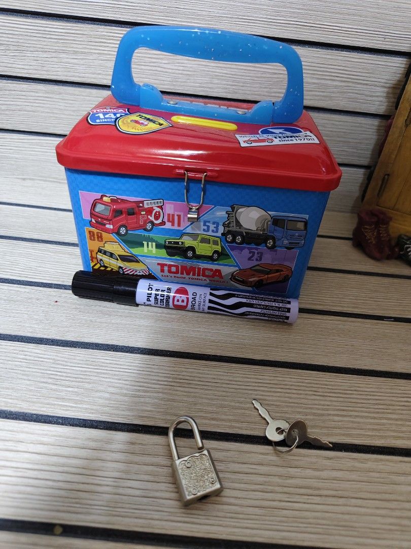 Tomica coin bank (Category: Vintage Collectibles) located in Baguio. Submitted by syakniseph1105 (Listing ID 1470584244, Image 3). Description: Tomica coin bank with padlock and key likenew.