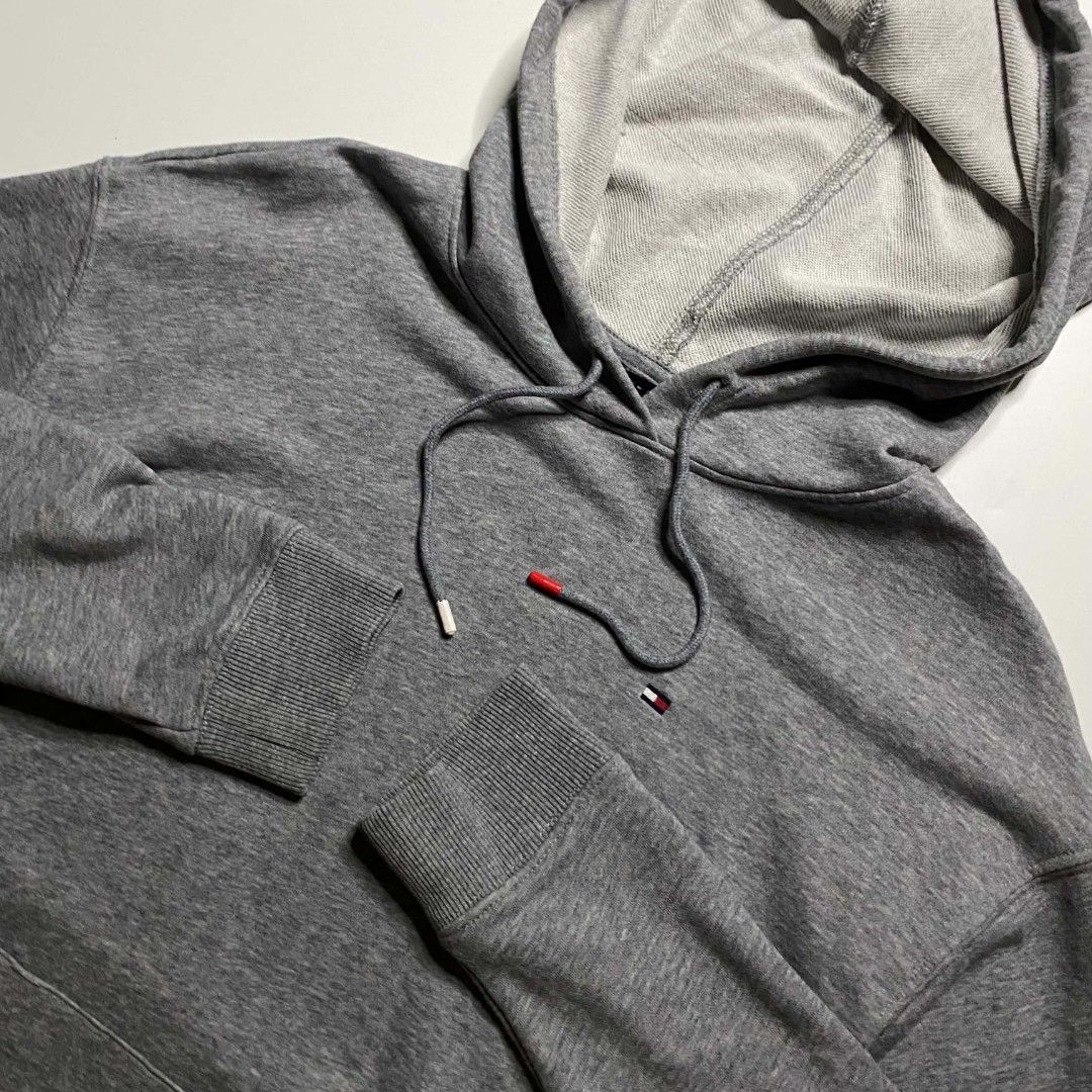 Tommy Hilfiger Heather Gray Hoodie (Category: Coats, Jackets and Outerwear) located in San Pablo. Submitted by refitsph (Listing ID 1470709792, Image 2). Description: - Width: 22.5 - Length: 25.5 - Legit / Authentic - Flawless - Already Washed and Ready to Wear.