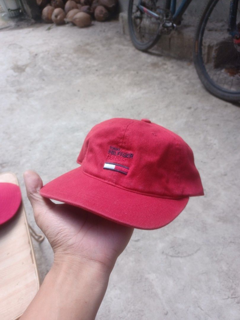 Tommy hillfiger fifted /closecap (Category: Caps & Hats) located in Cauayan City . Submitted by cuzthriftshop (Listing ID 1470669671, Image 1). Description: size M-L no issue.