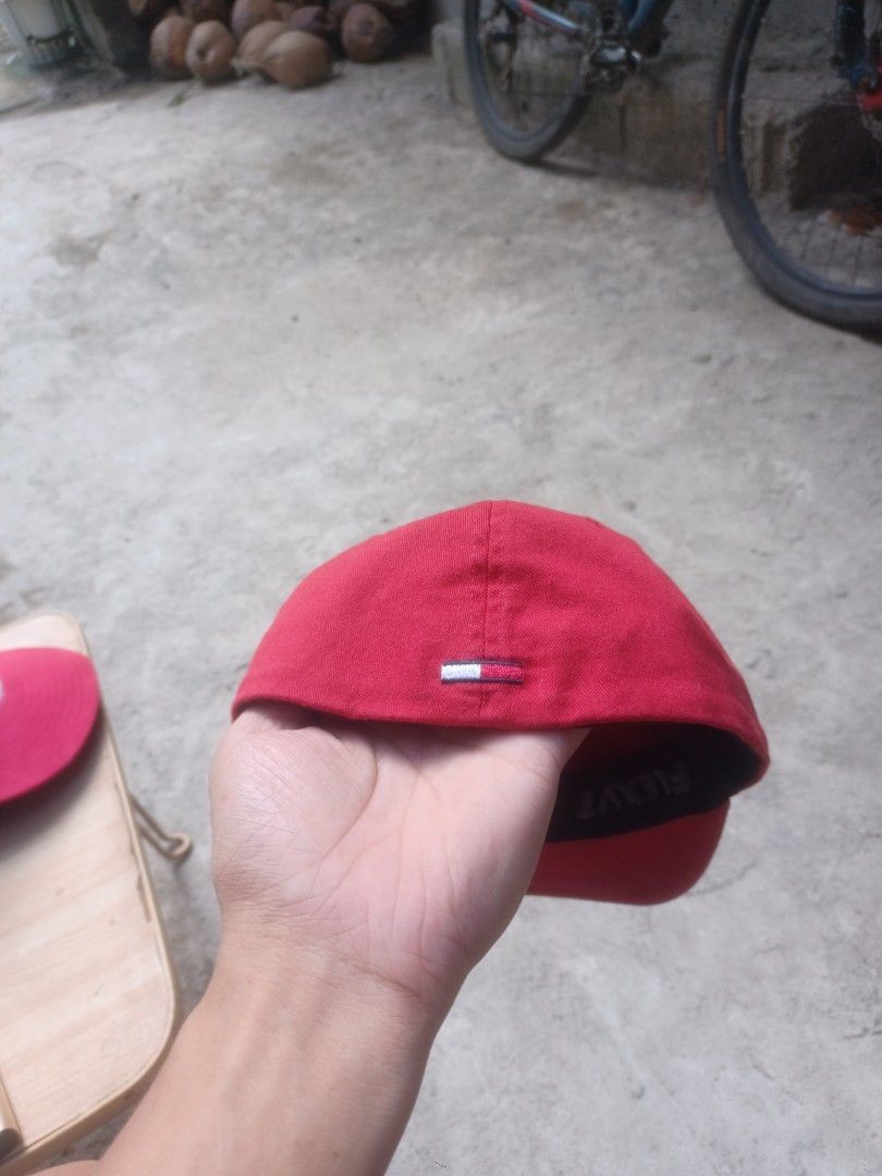 Tommy hillfiger fifted /closecap (Category: Caps & Hats) located in Cauayan City . Submitted by cuzthriftshop (Listing ID 1470669671, Image 3). Description: size M-L no issue.