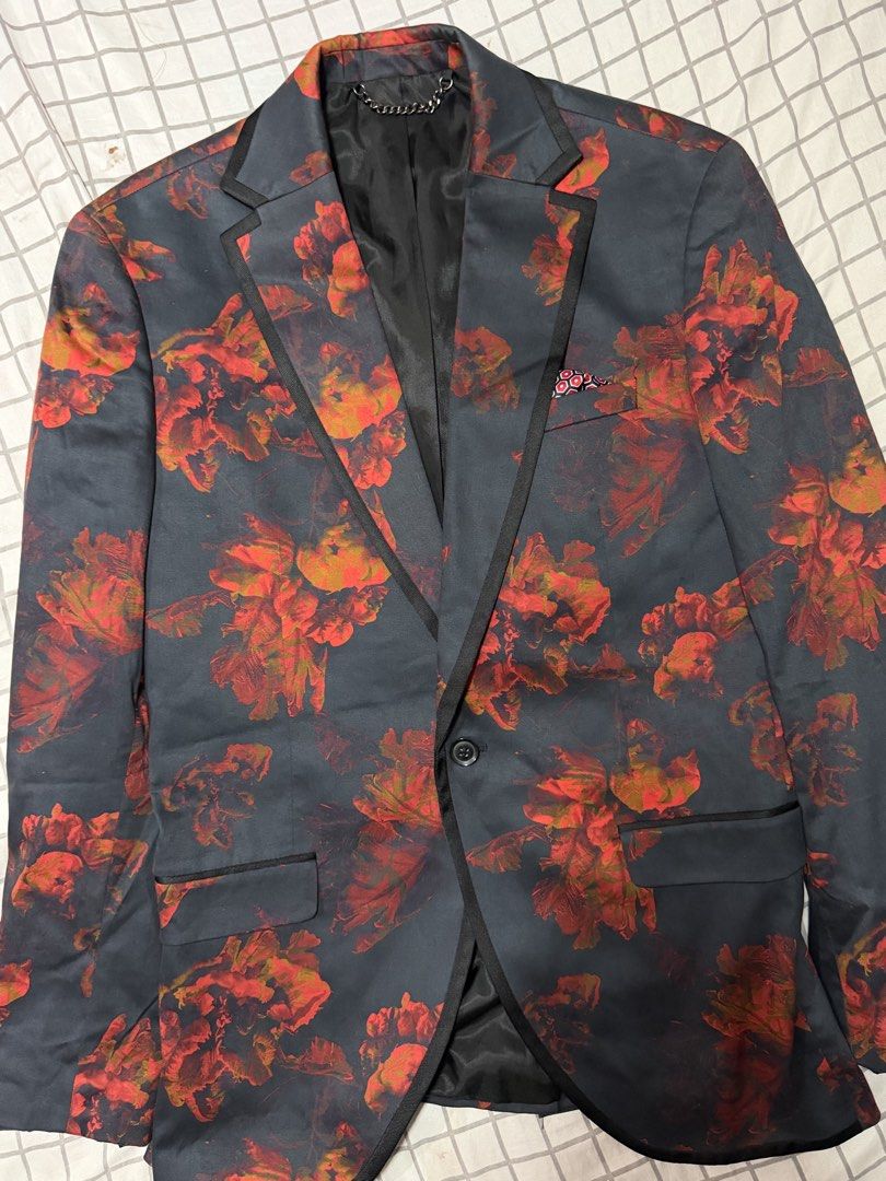 Topman dark navy floral suit jacket & Pants (Category: Sets & Coordinates) located in Quezon City. Submitted by pinkyswearshop (Listing ID 1470623209, Image 3). Description: .