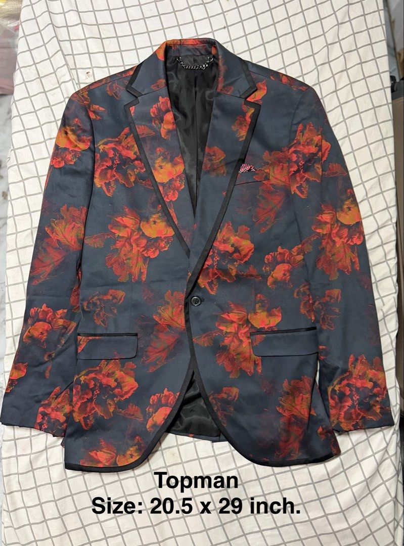 Topman dark navy floral suit jacket & Pants (Category: Sets & Coordinates) located in Quezon City. Submitted by pinkyswearshop (Listing ID 1470623209, Image 2). Description: .