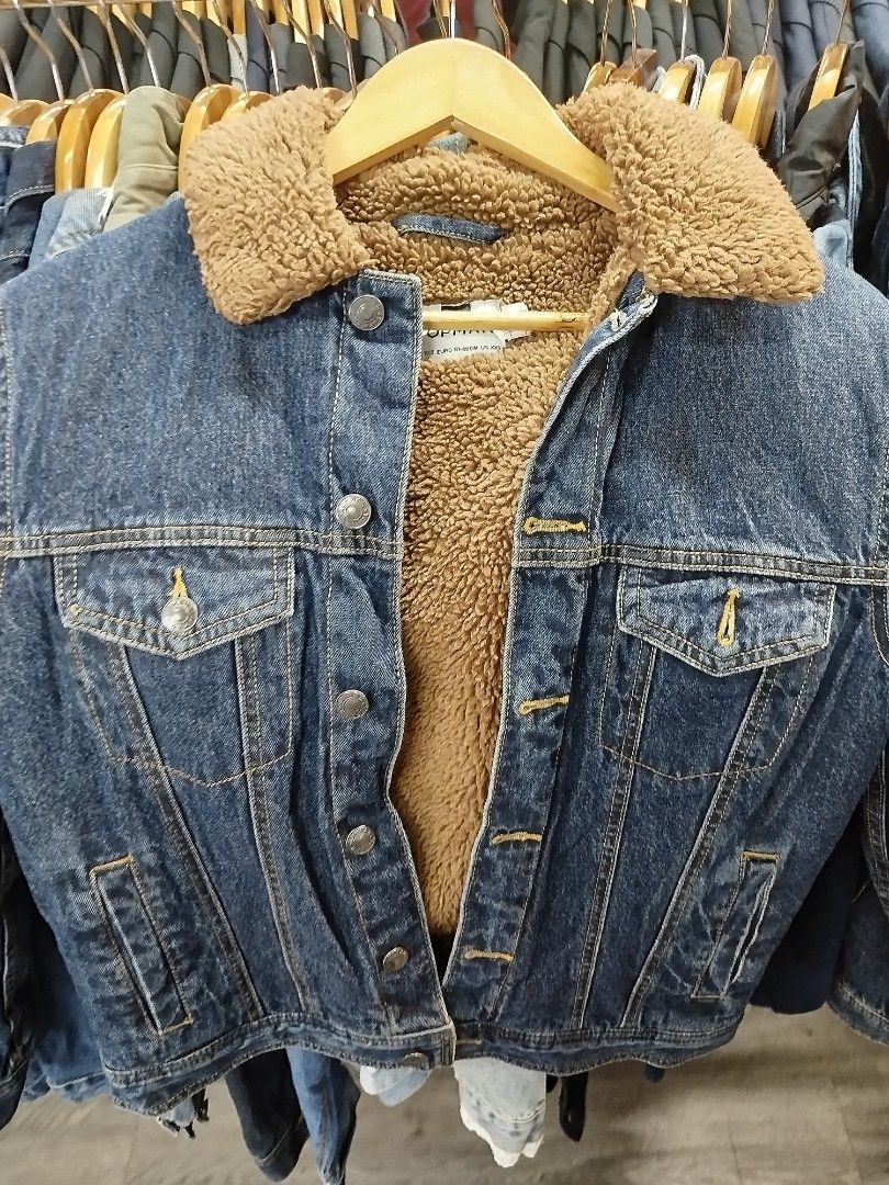 Topman Sherpa Denim Jacket (Category: Coats, Jackets and Outerwear) located in Quezon City. Submitted by epoquebyjaz (Listing ID 1470637764, Image 2). Description: - Brand: Topman - Size: XXS - Material: Classic denim exterior with thick brown sherpa fleece lining and collar - Features: Button-up front, dual chest pockets, and side pockets - Condition: Great for cold weather and layering.