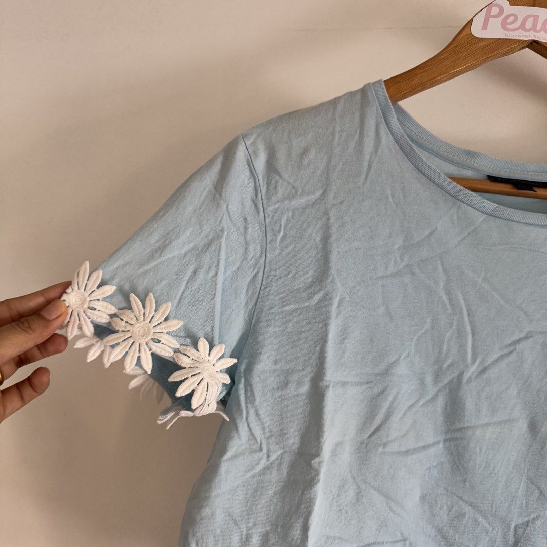 Topshop (Category: Shirts) located in Manila. Submitted by apparella.ph (Listing ID 1470591882, Image 3). Description: Selling low due to minimal stains ( nastock kasi s cabinet kayo nlng mag wash, not noticeable naman since light lang sya ) Bust38 Length :19 ☑️Everything is my Own preloved / BNWT/BNWOT ☑️ not thrifted/Ukay ☑️ malukot sa picture kasi na stock sa cabinet (tinatamad mag plantsa ✌️ ) ☑️Personal items ( usually bought in US/UK/JPN ) 