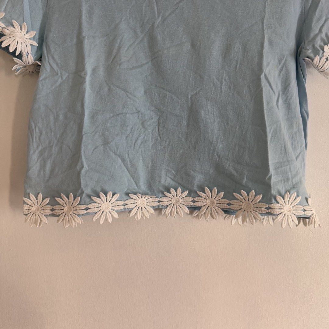 Topshop (Category: Shirts) located in Manila. Submitted by apparella.ph (Listing ID 1470591882, Image 2). Description: Selling low due to minimal stains ( nastock kasi s cabinet kayo nlng mag wash, not noticeable naman since light lang sya ) Bust38 Length :19 ☑️Everything is my Own preloved / BNWT/BNWOT ☑️ not thrifted/Ukay ☑️ malukot sa picture kasi na stock sa cabinet (tinatamad mag plantsa ✌️ ) ☑️Personal items ( usually bought in US/UK/JPN ) 