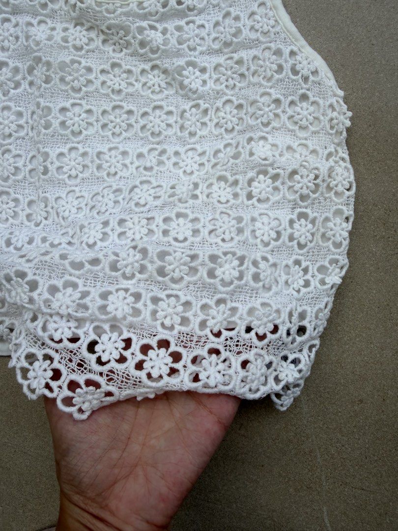 Topshop Sleeveless blouse XS (Category: Blouses) located in Quezon City. Submitted by closet.cha (Listing ID 1470572708, Image 3). Description: *PLEASE READ DESCRIPTION, DO NOT MAKE AN OFFER IF YOU ARE NOT SURE* Size: XS Unworn No flaws No return no exchange No haggle and low baller offers. No other photos or when worn for flat lays. No Meet-Ups No Cash on Delivery No Pera Padala at the moment. 🖊Please pay on time. No to joy reservers.🖊 *If no 