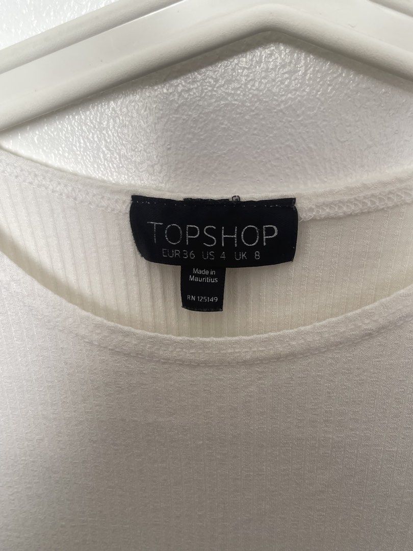Topshop White Ribbed Tank Top (Category: Sleeveless) located in Manila. Submitted by lovedbymidge (Listing ID 1470638562, Image 2). Description: 🩷 for xs-s girlies 🚚 lalamove or grab express (sf shouldered by the buyer!) - Brand: Topshop - Color: White - Size: UK 8 / US 4 / EUR 36 - Fit: Fitted, stretchy, and comfortable - Neckline: Classic scoop neck - Condition: Clean and ready to wear - Styling: Perfect to pair with jeans, skirts, or shorts.