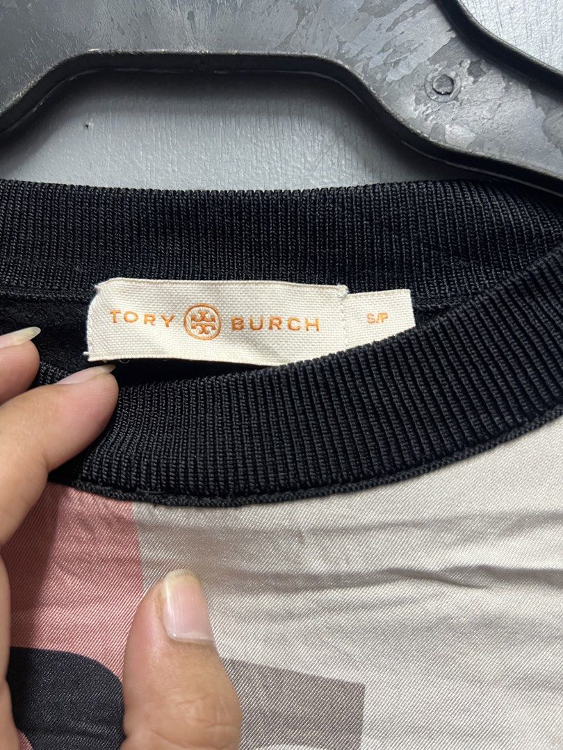 TORY BURCH (Category: Longsleeves) located in Dasmarinas. Submitted by jessputrages (Listing ID 1470720848, Image 2). Description: For sale Tory burch Excellent condition No issue 800 plus shipping fee Pm for more details.