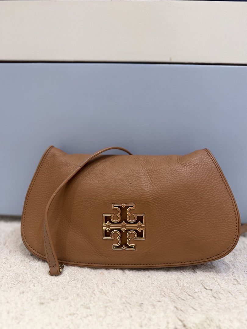 Tory Burch Crossbody/shoulder bag (Category: Cross-body Bags) located in Rizal. Submitted by myleb.finds (Listing ID 1470593674, Image 1). Description: 🤎 **TIMELESS BEAUTY IN EVERY DETAIL.** ✨ Meet this lovely **T🤎ry Burch Crossbody Bag** in a beautiful caramel brown shade! 👜🤍 Its minimalist silhouette and signature gold-tone logo make it an elegant companion for everyday errands, coffee dates, and casual outings. ✨ Warm caramel brown color �