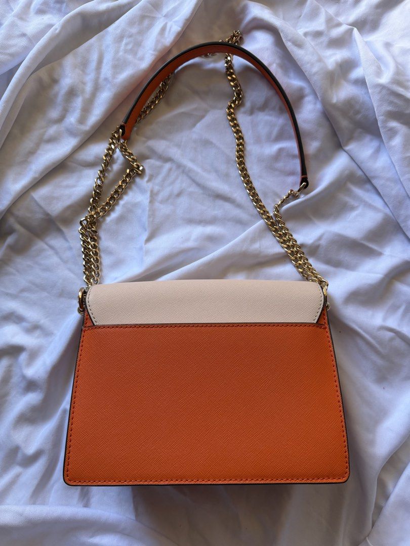 Tory Burch Emerson Envelope Colorblock Shoulder Bag (Category: Shoulder Bags) located in Las Pinas. Submitted by euphrasia_ (Listing ID 1470611825, Image 3). Description: Tory Burch Emerson Envelope Colorblock Shoulder Bag ₱8,500 slightly negotiable if sure buyer issue: - no dustbag and any other inclusions - authentic - bought in japan note that all items/bags are preloved, please manage your expectations. colors may vary due to lighting. 📍las 