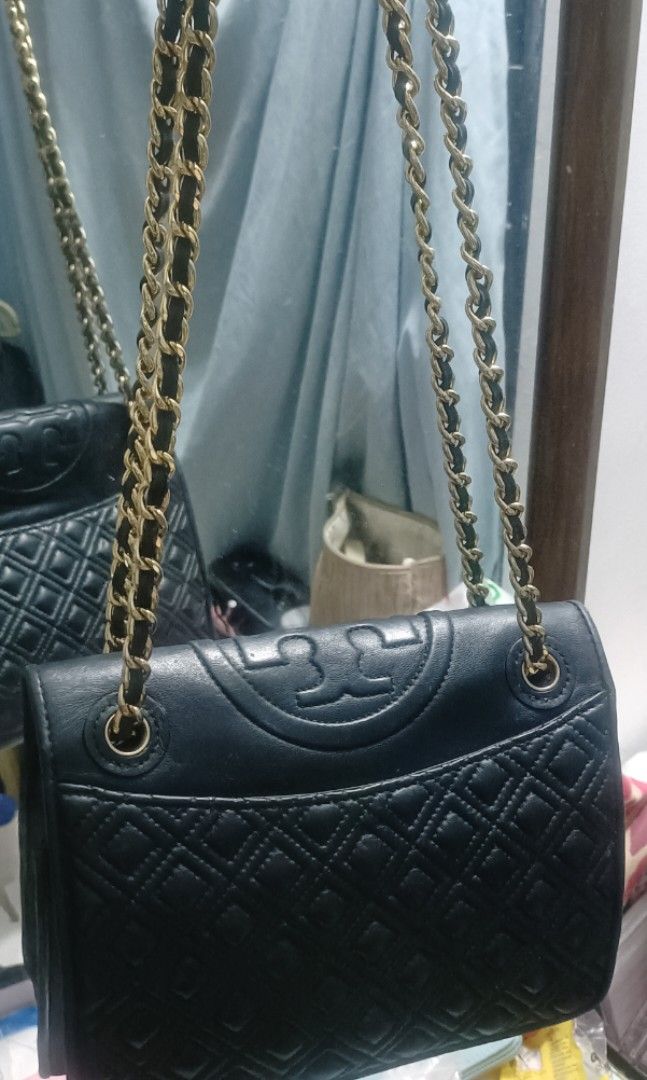 Tory Burch Fleming Convertible Shoulder Bag (Category: Announcements) located in Apalit. Submitted by missannefashionboutique (Listing ID 1470702589, Image 3). Description: Tory Burch Fleming Convertible Shoulder Bag crafted in quilted leather with gold-tone hardware and the signature embossed Double T logo..