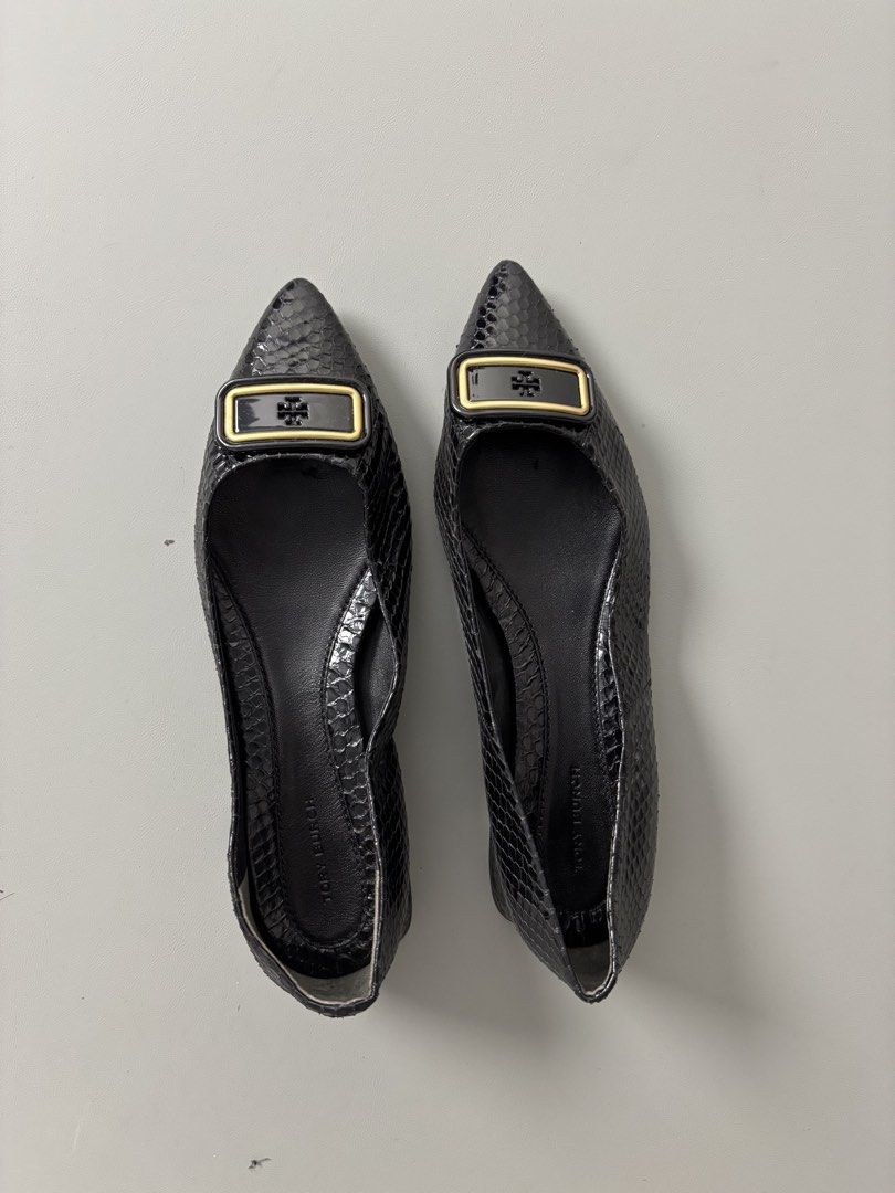 Tory Burch Georgia Pointed Toe Flat (Category: Shorts) located in San Fernando. Submitted by kayemanalac_05 (Listing ID 1470719548, Image 2). Description: .
