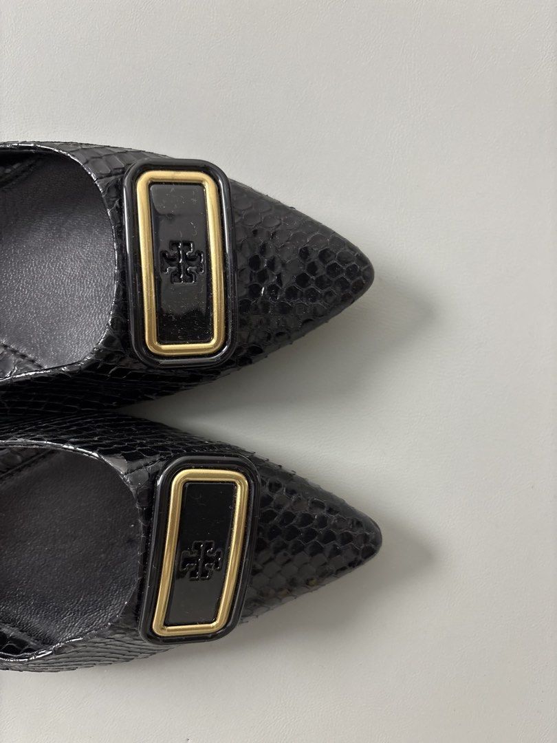 Tory Burch Georgia Pointed Toe Flat (Category: Shorts) located in San Fernando. Submitted by kayemanalac_05 (Listing ID 1470719548, Image 3). Description: .
