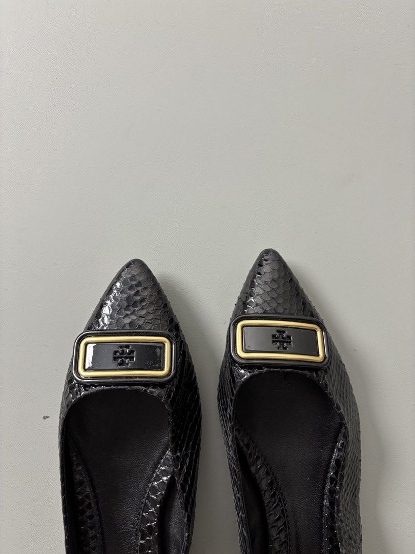 Tory Burch Georgia Pointed Toe Flat (Category: Shorts) located in San Fernando. Submitted by kayemanalac_05 (Listing ID 1470719548, Image 1). Description: .