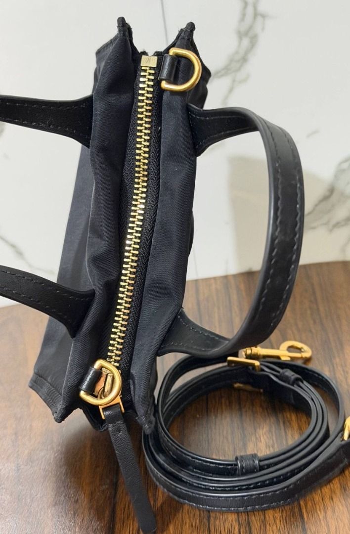 TORY BURCH mini ella nylon (Category: Cross-body Bags) located in Floridablanca. Submitted by declutterwithmeee.218 (Listing ID 1470649135, Image 3). Description: .