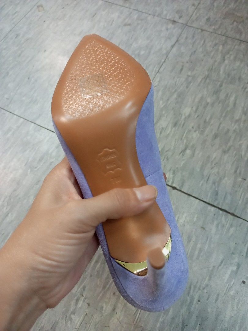 TORY BURCH PUMPS (Category: Heels) located in Bulacan. Submitted by joanagwen (Listing ID 1470607447, Image 3). Description: 2REEE BÜR$T PUMPS unused condition din Size 7 on tag .