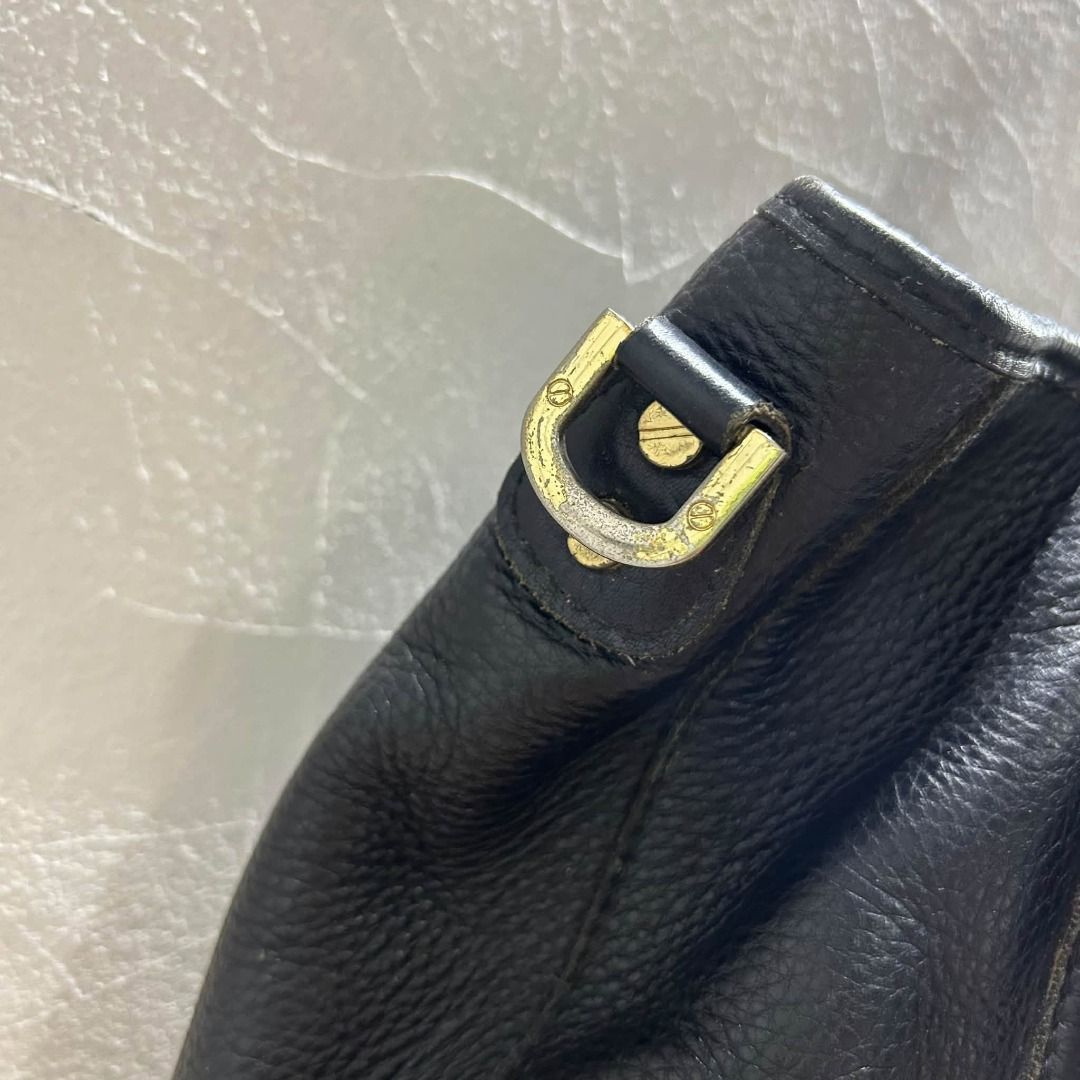 TORYBURCH LEATHER HAND BAG (Category: Shoulder Bags) located in Caloocan City. Submitted by j3ngsanity (Listing ID 1470576470, Image 3). Description: ISSUE : MISSING SLING / MIN LEATHER SCRATCH / FADING ON HARDWARE .
