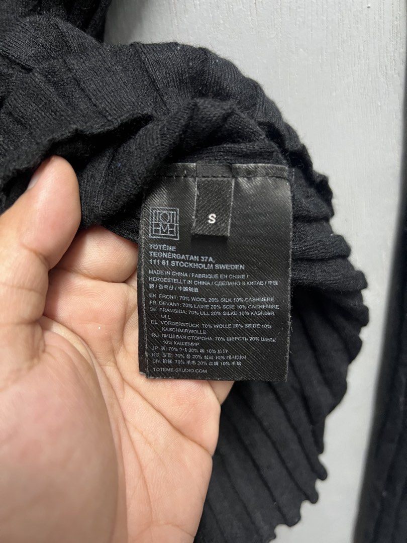 TOTEME (Category: Longsleeves) located in Dasmarinas. Submitted by jessputrages (Listing ID 1470720609, Image 3). Description: For sale Toteme Excellent condition No issue 700 plus shipping fee Pm for more details .