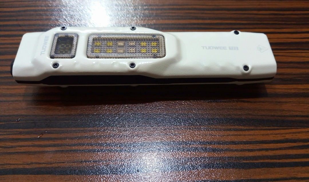 TOUWEE TZ3 Special Color White Tactical Flashlight (Category: Other Gadgets) located in Antipolo. Submitted by fastlane8moto (Listing ID 1470725430, Image 2). Description: TOUWEE TZ3 Tactical Flashlight 2026 Unit/ Release SPECIAL COLOR /Off White 1500 lumen Tactical quick fire at the back button Full Specifications FB BUSINESS PAGE MOTO D TECHZONE CDM 💯ORIGINAL, SURE UNIT, SURE BRAND NEW, NO MAGIC. For other products visit FB BUSINESS PAGE Moto 