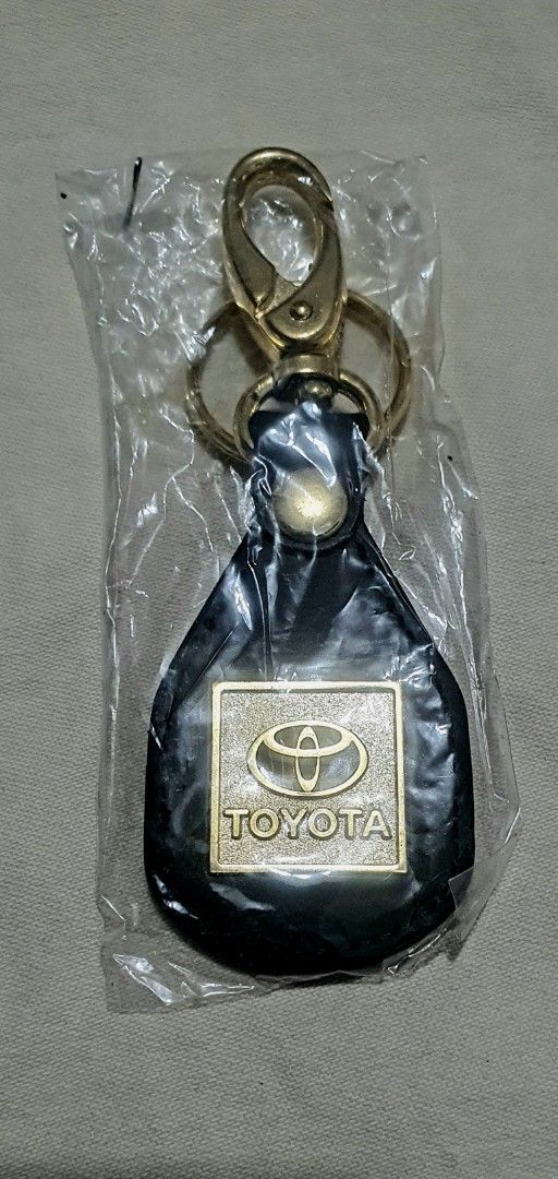 Toyota Car Keychain (leather) (Category: Other Automotive Parts and Accessories) located in Castillejos. Submitted by hornets0000 (Listing ID 1470593531, Image 1). Description: As is? brndnew at matibay din. pm.