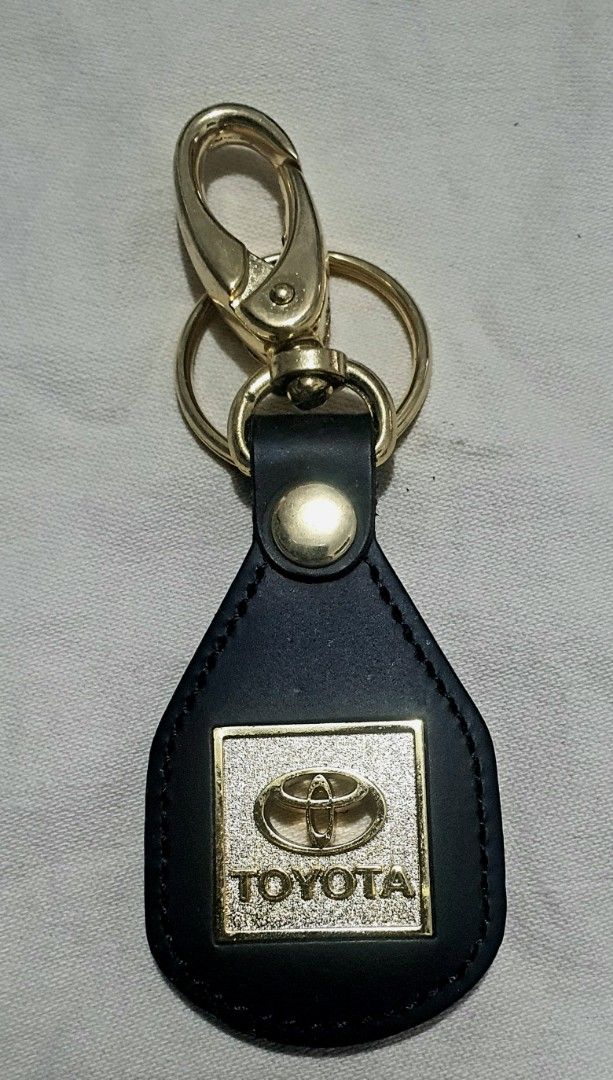 Toyota Car Keychain (leather) (Category: Other Automotive Parts and Accessories) located in Castillejos. Submitted by hornets0000 (Listing ID 1470593531, Image 2). Description: As is? brndnew at matibay din. pm.