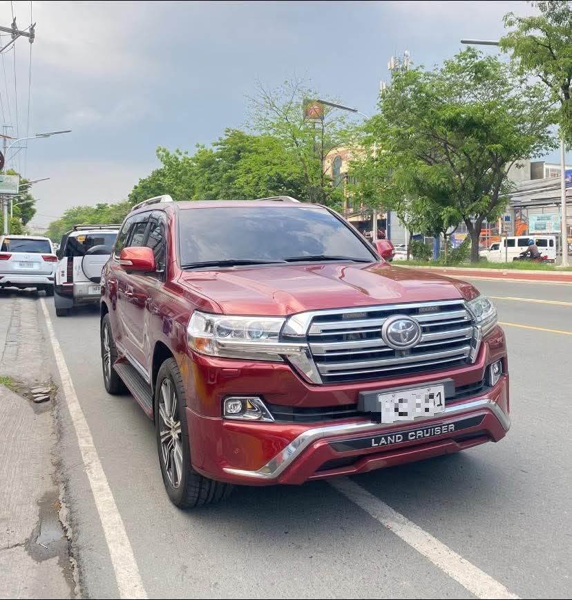 Toyota Land Cruiser 4x4 Dubai version Auto (Category: Used Cars) located in Manila. Submitted by colynsantos (Listing ID 1470685491, Image 1). Description: 📍📍𝙁𝙊𝙍 𝙎𝘼𝙇𝙀 📍📍 𝟐𝟎𝟏𝟕 𝐓𝐨𝐲𝐨𝐭𝐚 𝐋𝐚𝐧𝐝𝐜𝐫𝐮𝐢𝐬𝐞𝐫 𝟒𝐱𝟒 (𝐝𝐮𝐛𝐚𝐢 𝐯𝐞𝐫𝐬𝐢𝐨𝐧) 𝐀𝐮𝐭𝐨𝐦𝐚𝐭𝐢𝐜 𝐃𝐈𝐄𝐒𝐄𝐋 𝙒𝙀 𝘼𝘾𝘾𝙀𝙋𝙏 𝙏𝙍𝘼𝘿𝙀 𝙄𝙉 𝘼𝙉𝘿 𝙁𝙄𝙉𝘼𝙉𝘾𝙄𝙉𝙂‼️ 𝗖𝗮𝗹𝗹 𝗼𝗿 𝗺𝗲𝘀𝘀𝗮𝗴𝗲 𝘂𝘀 𝗳𝗼𝗿 𝗺𝗼𝗿𝗲 𝗱𝗲𝘁𝗮𝗶𝗹𝘀‼️ ☎️📞: 0️⃣9️⃣2️⃣7️⃣4️⃣9️⃣7️⃣7